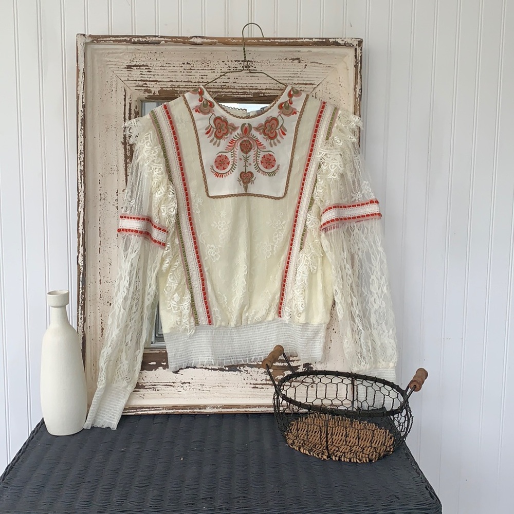 NWT BL-NK Lace Top